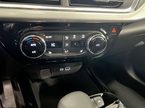 Used 2025 Chevrolet Trax LT w/ Driver Confidence Package FWD image 15