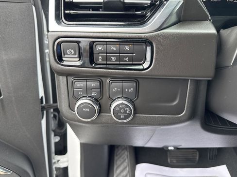 Used 2025 GMC Yukon Denali AWD/4WD image 24