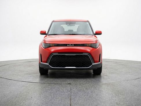 Used 2025 Kia Soul LX w/ LX Technology Package image 2