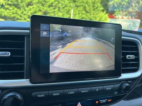 Used 2025 Hyundai Venue SEL FWD image 17