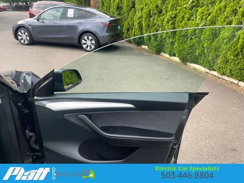 Used 2024 Tesla Model Y Long Range AWD/4WD image 52