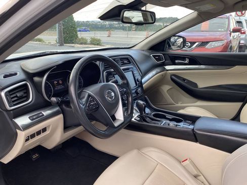 Used 2020 Nissan Maxima 3.5 SV w/ Floor Mat Group FWD image 12