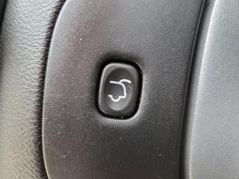 Used 2017 Jeep Cherokee Trailhawk w/ Comfort & Convenience Group AWD/4WD image 11