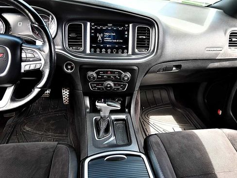 Used 2017 Dodge Charger R/T Scat Pack w/ Technology Group RWD image 31