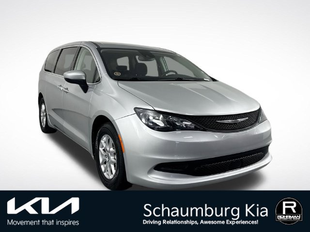 Used 2023 Chrysler Voyager LX FWD image 3