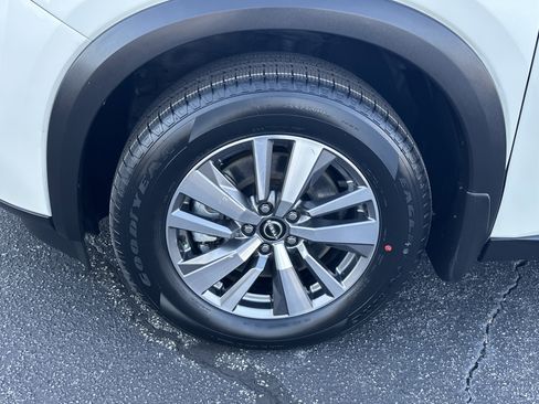 Used 2022 Nissan Pathfinder SL w/ Cargo Package image 11