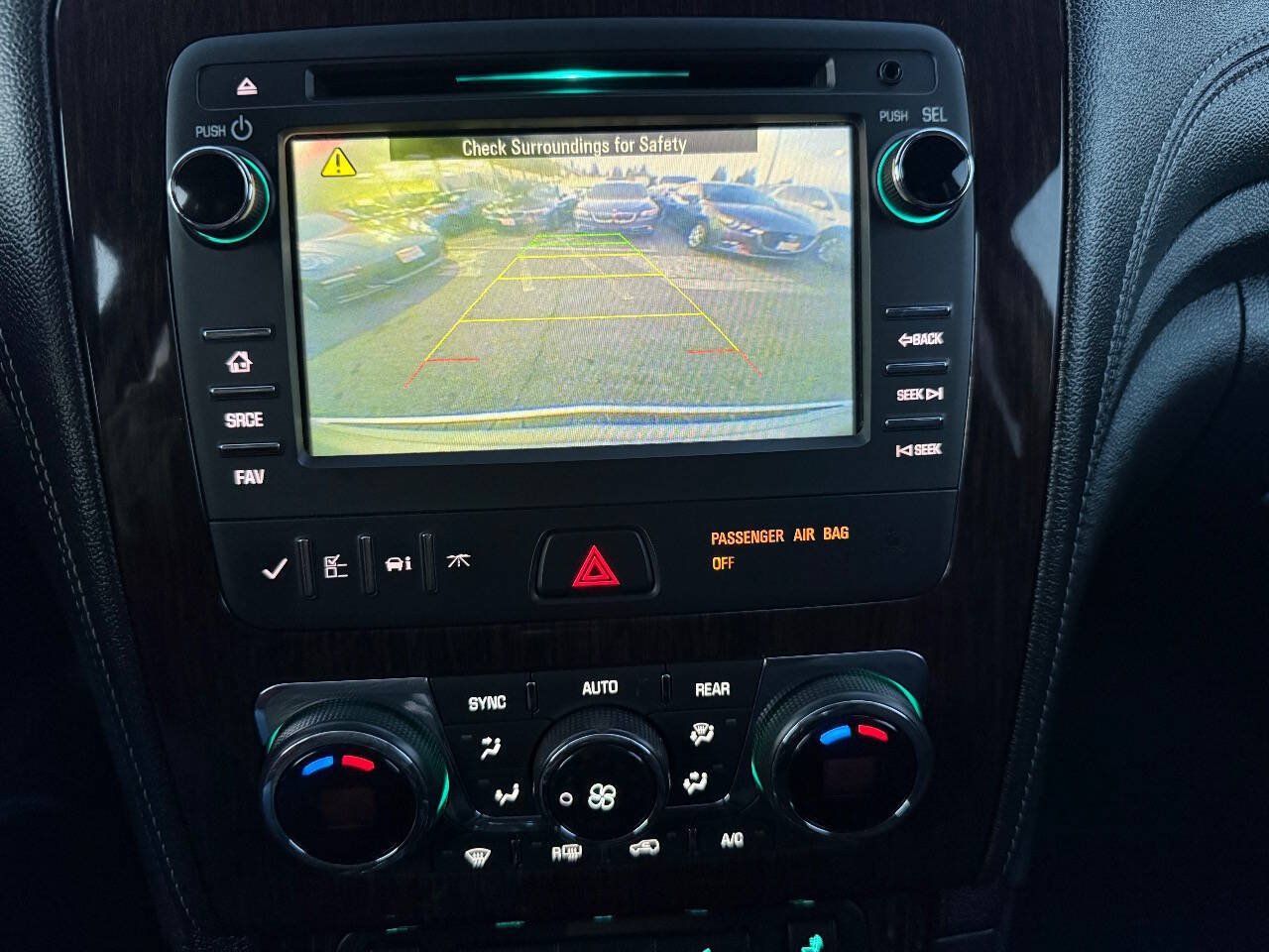 Used 2016 Chevrolet Traverse LT FWD image 19