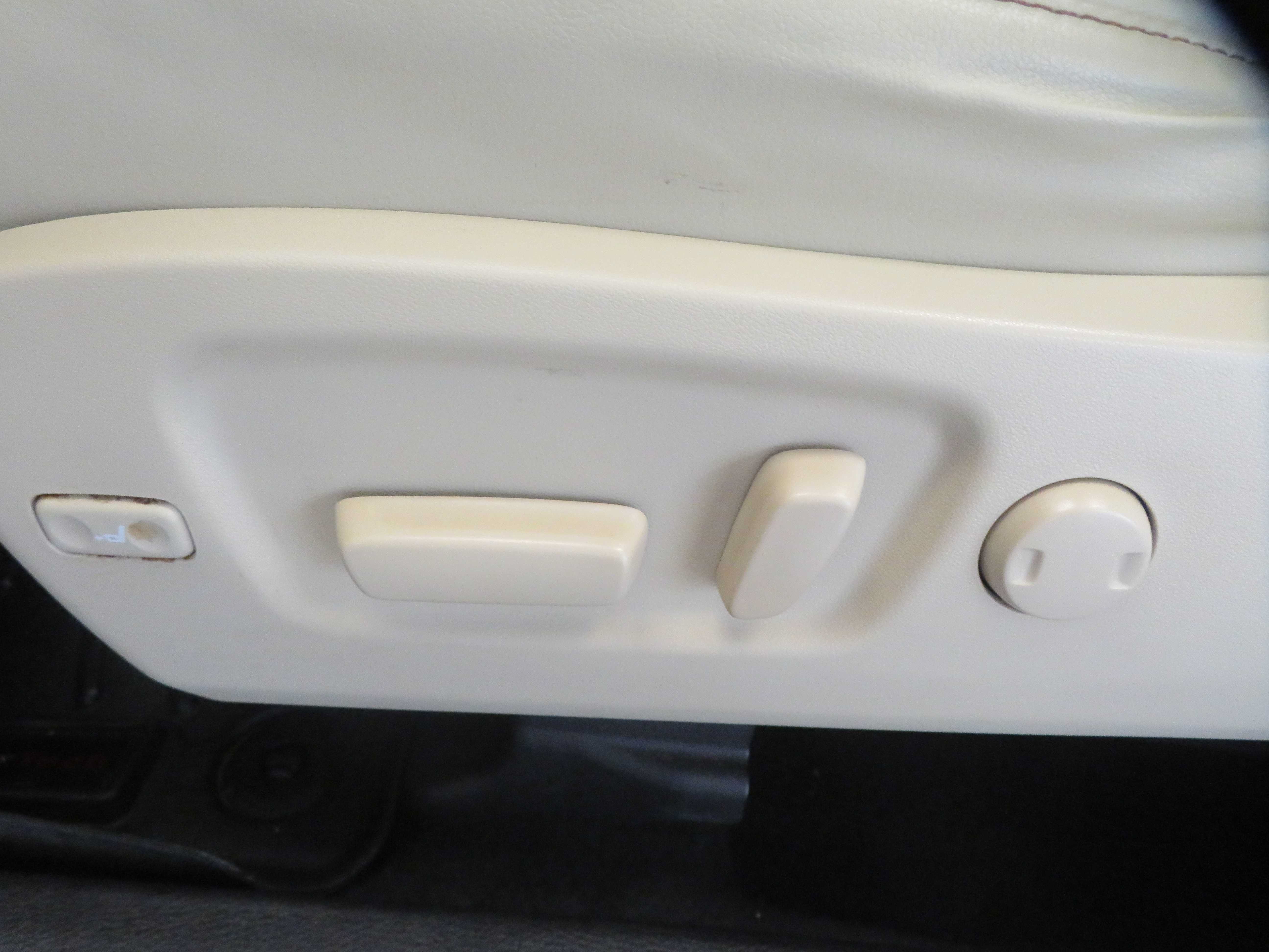 Used 2019 Toyota Highlander XLE FWD image 16