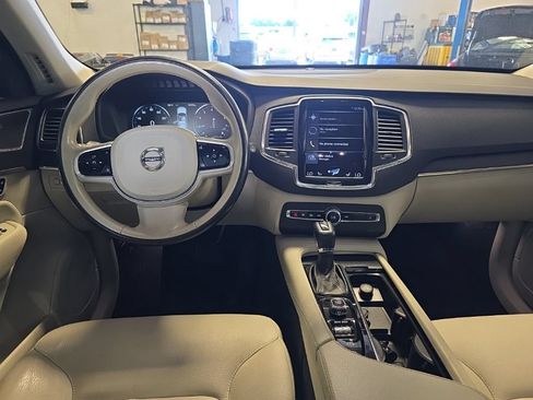 Used 2020 Volvo XC90 T6 Momentum w/ Protection Package AWD/4WD image 5
