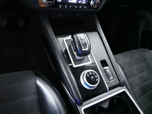 Used 2024 Mitsubishi Outlander SE FWD image 24
