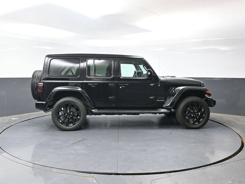 Used 2023 Jeep Wrangler Unlimited Sahara AWD/4WD image 4