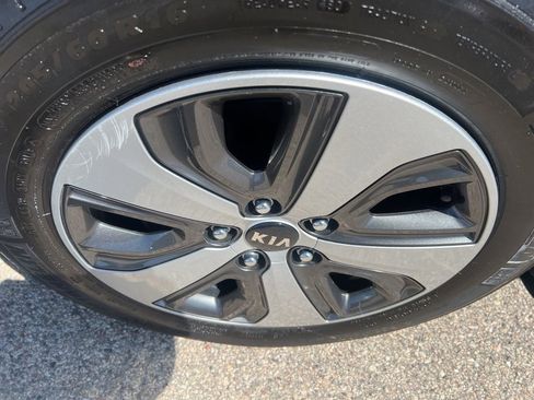 Used 2018 Kia Niro EX w/ EX Premium Package image 46