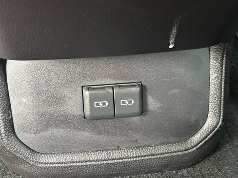 Certified 2025 Toyota Highlander XLE FWD image 25