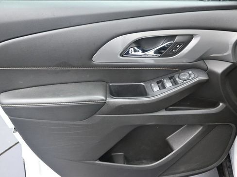 Used 2021 Chevrolet Traverse LS FWD image 11