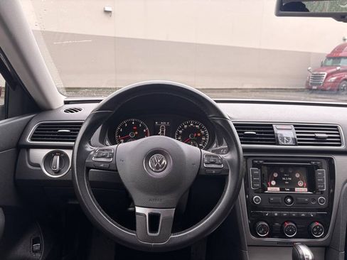 Used 2014 Volkswagen Passat 1.8T SE FWD image 12