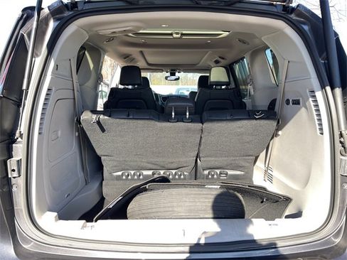 Used 2019 Chrysler Pacifica Limited image 17