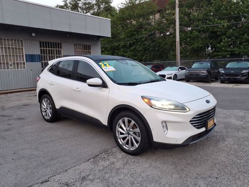 Certified 2022 Ford Escape Titanium w/ Titanium Elite Package AWD/4WD image 1
