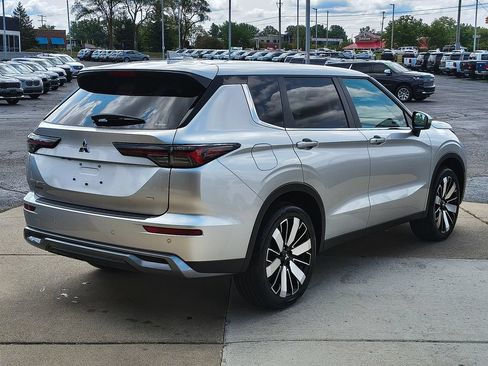 New 2026 Mitsubishi Outlander SE AWD/4WD image 16