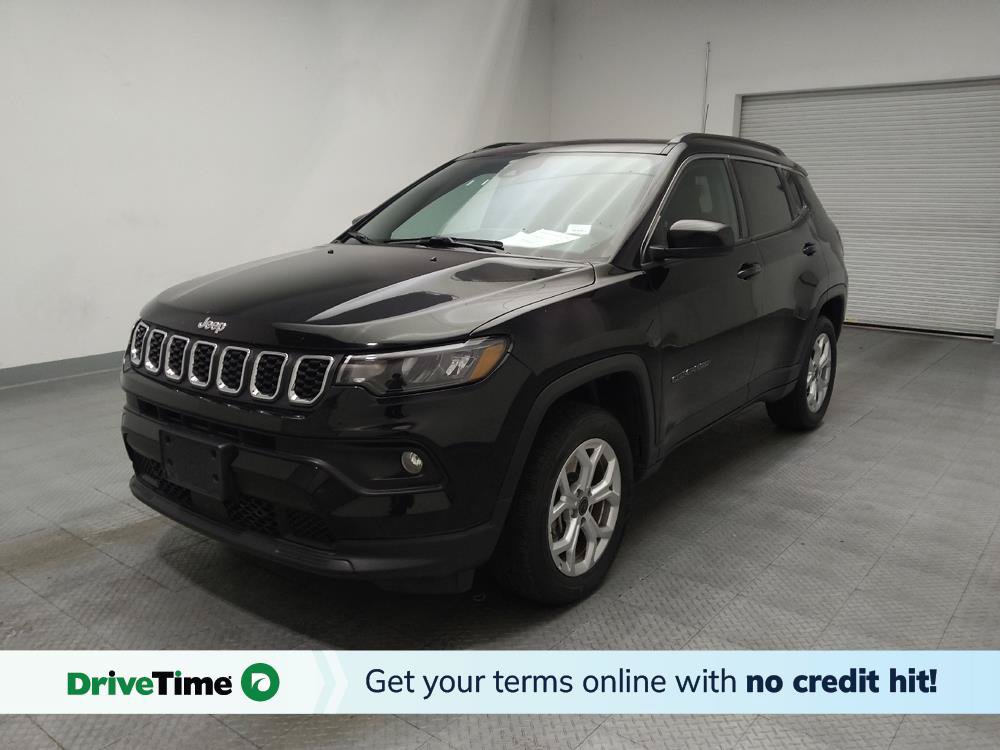 Used 2025 Jeep Compass Latitude w/ Sun & Sound Group AWD/4WD image 1
