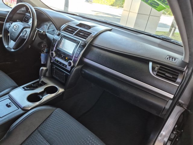 Used 2014 Toyota Camry SE FWD image 6