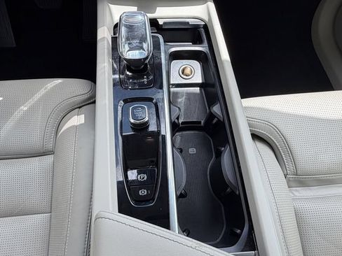 Certified 2024 Volvo XC60 B5 Ultimate AWD/4WD image 20