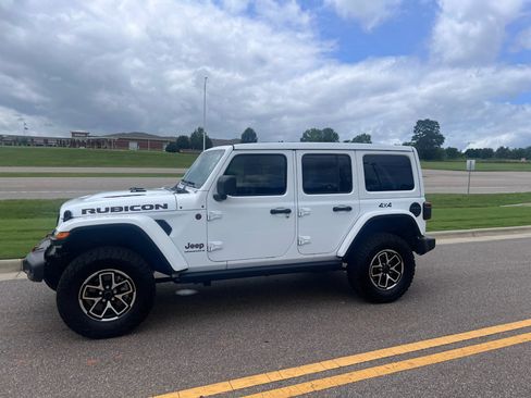 Certified 2025 Jeep Wrangler Unlimited Rubicon w/ Convenience Group AWD/4WD image 8