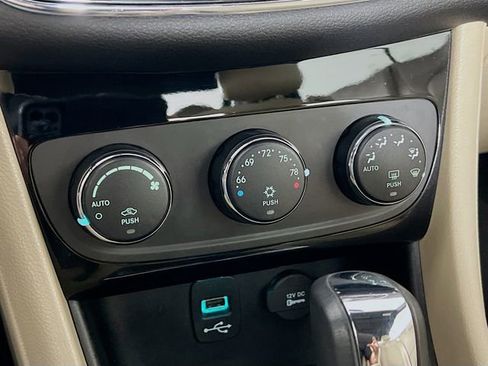 Used 2013 Chrysler 200 Limited image 17