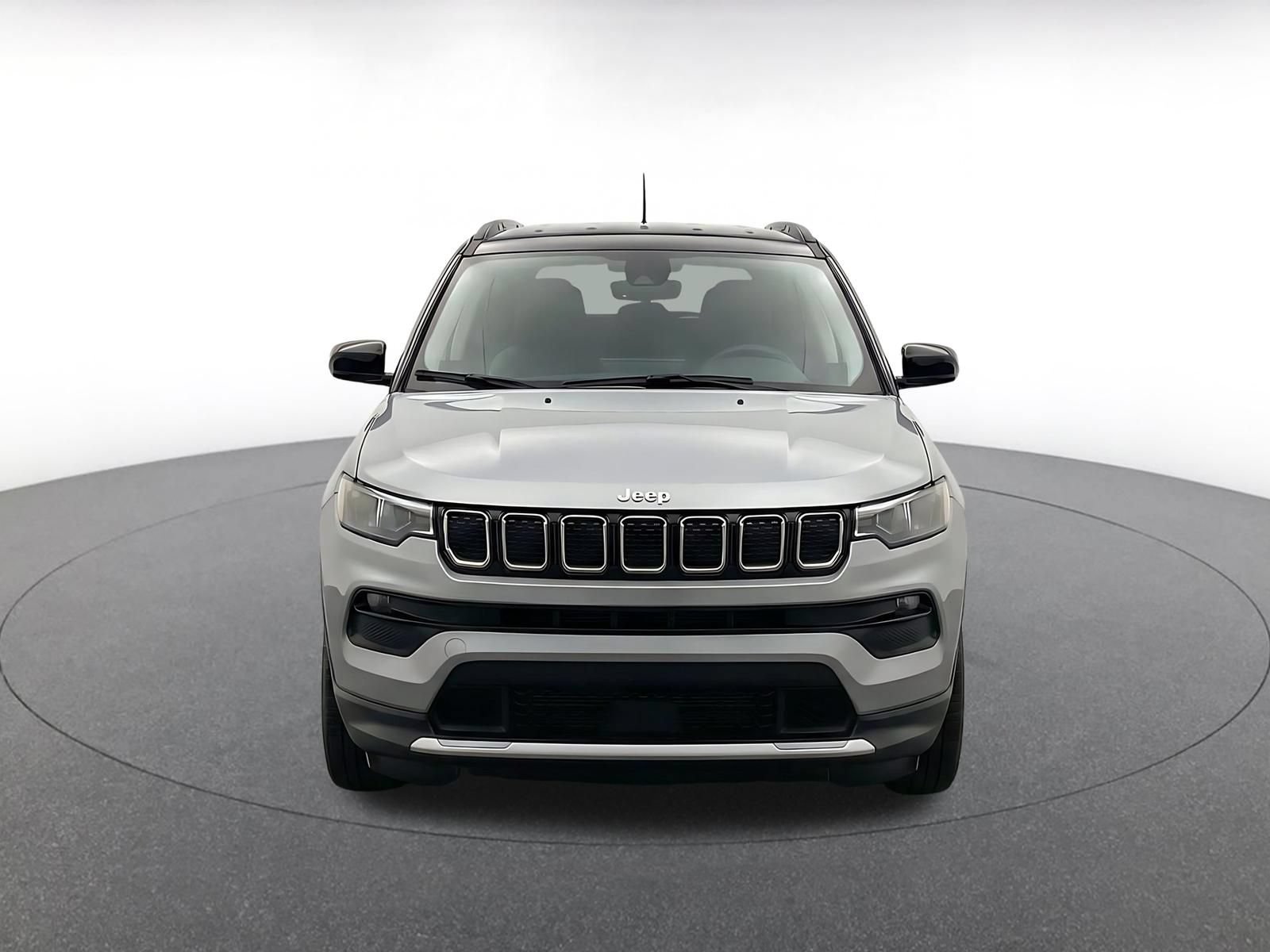 Used 2025 Jeep Compass Limited AWD/4WD image 2