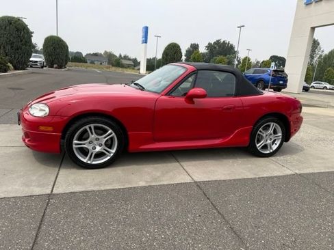Used 2005 MAZDA MX-5 Miata w/ Convenience Pkg RWD image 11