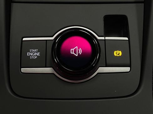 New 2025 Volkswagen Tiguan SE image 24