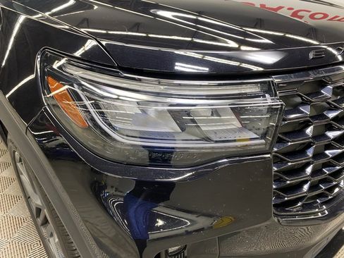 Used 2025 Ford Explorer ST-Line w/ ST-Line Street Pack image 3