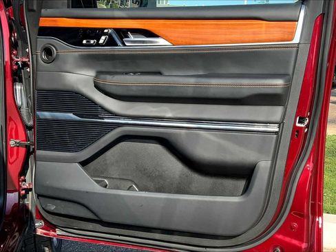 Used 2024 Jeep Grand Wagoneer L Series III image 21