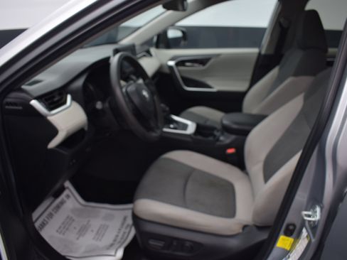 Used 2021 Toyota RAV4 XLE w/ Convenience Package AWD/4WD image 14