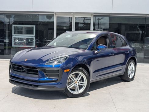 Used 2025 Porsche Macan AWD/4WD image 1