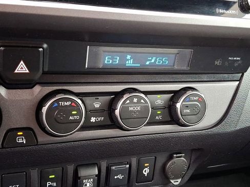 Used 2021 Toyota Tacoma TRD Off-Road w/ Technology Package AWD/4WD image 15
