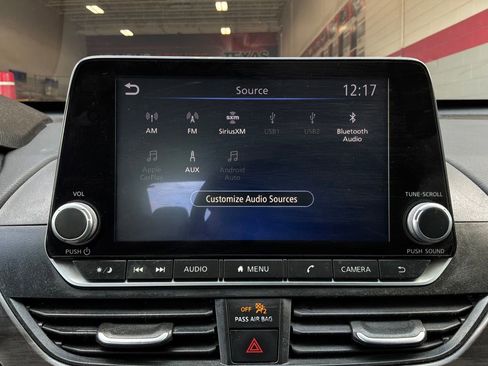 Used 2025 Nissan Altima 2.5 SV FWD image 29