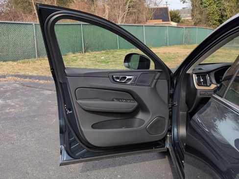 New 2026 Volvo XC60 B5 Ultra w/ Protection Package Premier image 6