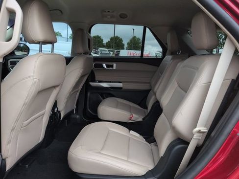 Used 2023 Ford Explorer XLT w/ Equipment Group 202A RWD image 14