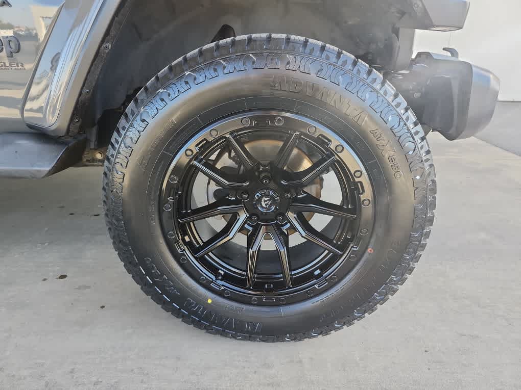 Used 2019 Jeep Wrangler Unlimited Sahara w/ Uconnect 4C Nav & Sound Group AWD/4WD image 8