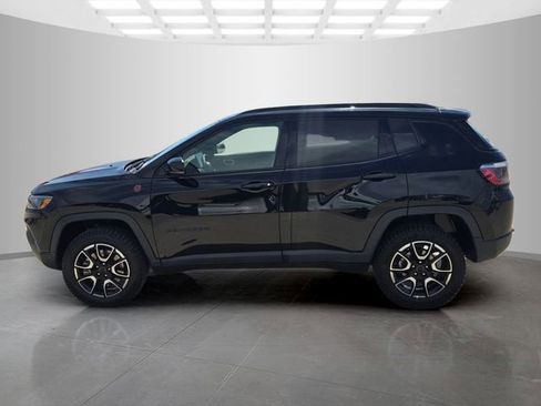 Used 2025 Jeep Compass Trailhawk image 7