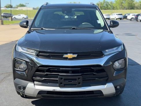 Used 2021 Chevrolet TrailBlazer LT w/ Convenience Package FWD image 2