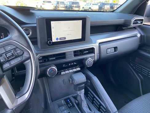 Used 2025 Toyota 4Runner SR5 AWD/4WD image 23