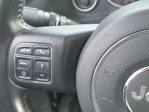 Used 2016 Jeep Wrangler Unlimited Sahara AWD/4WD image 31