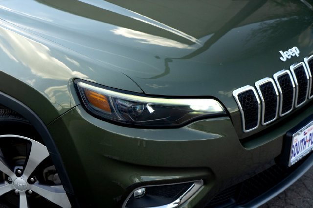 Used 2020 Jeep Cherokee Limited w/ Luxury Group FWD image 2