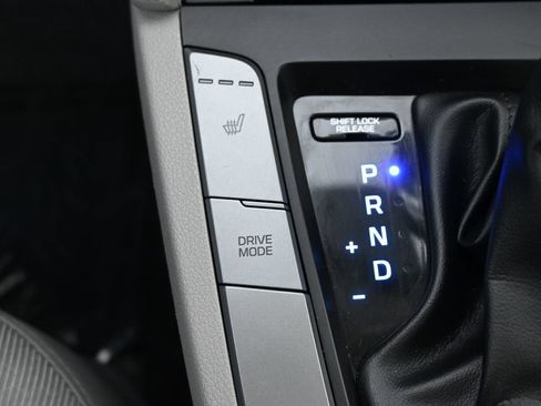Used 2018 Hyundai Elantra Value Edition FWD image 31