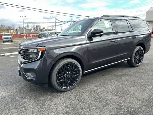 New 2026 Ford Expedition Platinum image 2