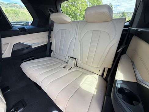 Used 2021 BMW X7 xDrive40i w/ Premium Package AWD/4WD image 21