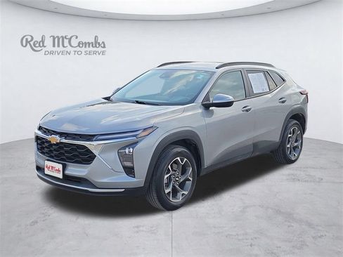 Used 2024 Chevrolet Trax LT w/ Driver Confidence Package FWD image 1