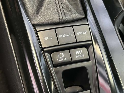 Used 2025 Toyota Camry SE w/ Convenience Package FWD image 20