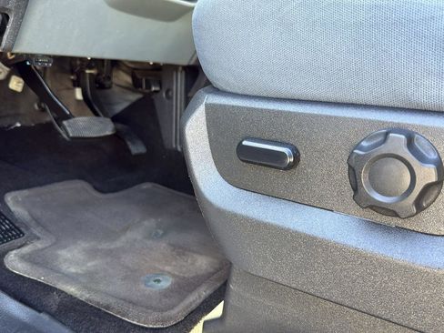 Used 2015 Ford F250 XLT w/ XLT Premium Package image 11